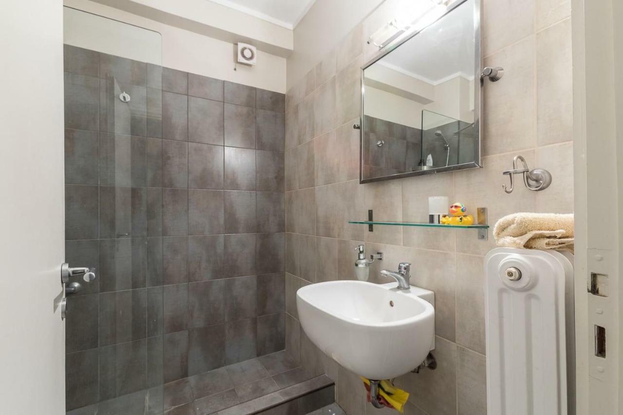 Spacious & Modern Flat In Heart Of เอเธนส์ ภายนอก รูปภาพ
